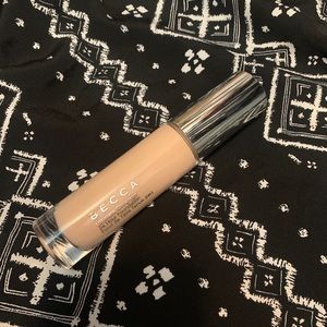 Becca Ultimate Coverage 24 Hour Foundation in Ivory, 1 oz, Used Once/Like New!